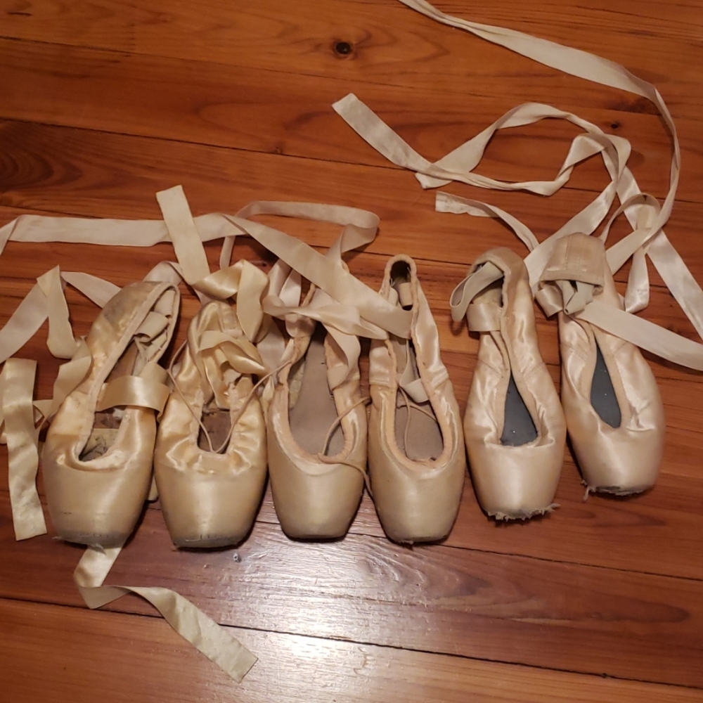Point shoes